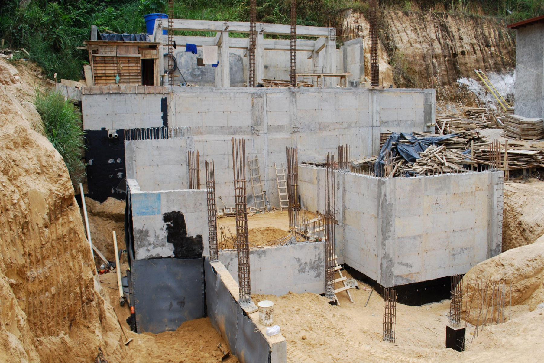 ￼Construcción de muros de concreto armado y fundaciones en vivienda unifamiliar ubicada en la Urb. Las Marías. Municipio El Hatillo, Estado Miranda. 2011